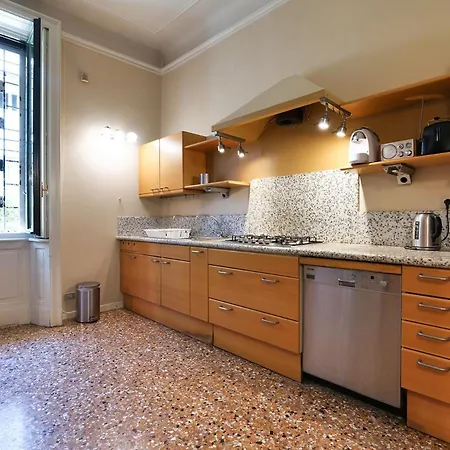 Villa Frascati With Garden - City Life Apartment